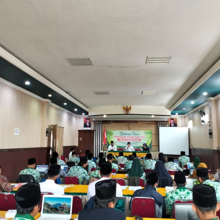 Bimbingan Teknis Pendataan Madrasah Diniyah dan TPQ Melalui Aplikasi Emis