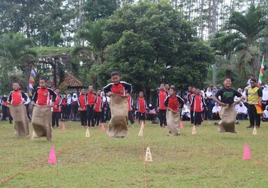 Lomba Balap Karung masih Menjadi Lomba Favorit di HUT RI Ke -77
