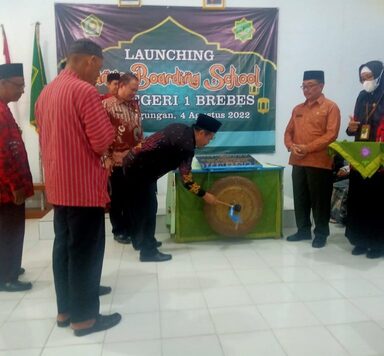 MTsN 1 B￼rebes Melaunching IBS 2022
