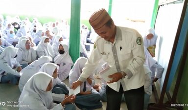 40 Yatim Piatu Siswa MAN 1 Rembang Terima Santunan