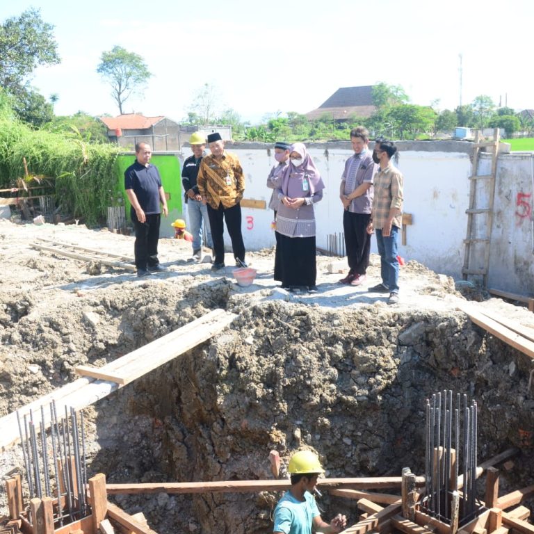 Tim Monev Kanwil Optimis Pelaksanaan Pembangunan Gedung SBSN MIN 2 Sukoharjo Berjalan Lancar