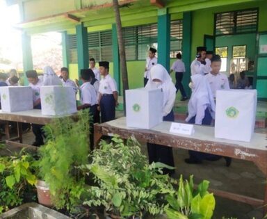 Pemilihan Ketua OSIS MTsN 1 Rembang Diwarnai Debat Calon Ketua