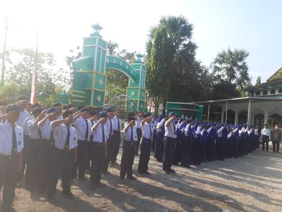 MTsN 3 Rembang Gelar Upacara, 18 ASN Dapatkan Penghargaan Satyalancana Karya Satya