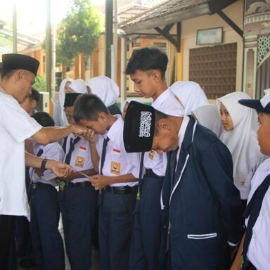 50 Siswa MTs Negeri 3 Banjarnegara Terima Santunan