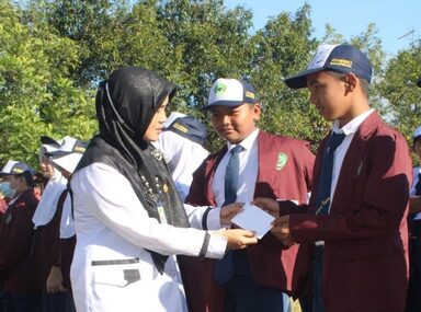 Berkah Muharam, 45 Siswa MTsN 2 Banjarnegara Dapat Santunan