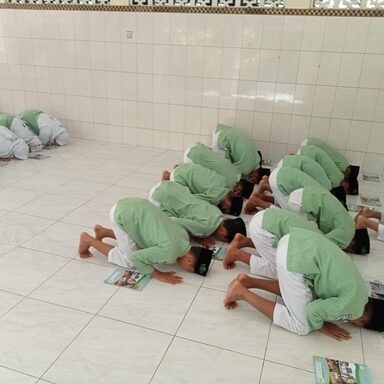 <strong>Lebih Paham Belajar Fikih Sujud Dengan Praktik</strong>