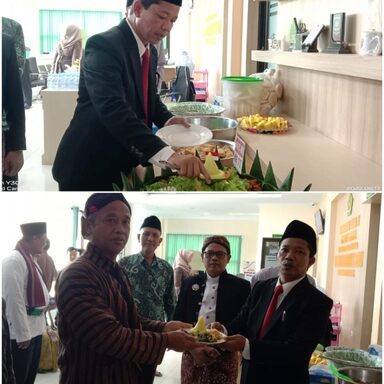 Gelar Syukuran HUT RI, Kakankemenag Potong Tumpeng