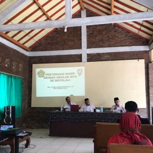 Workshop Penyusunan PAS yang diselenggarakan oleh MGMP Akhidah Akhlak MTs se Kabupaten Boyolali