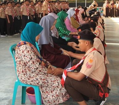13 Siswa MTs Negeri 3 Banjarnegara Dilantik Jadi Pramuka Garuda