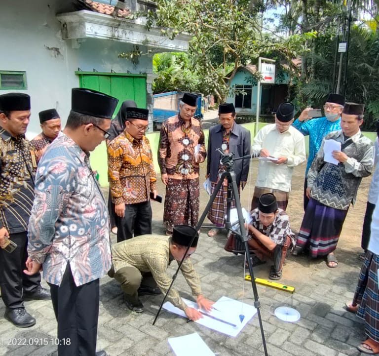 Penyuluh Agama KUA Kecamatan Srumbung Gelar TOT Hisab Arah Kiblat