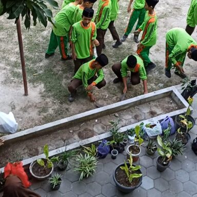 Dukung Adiwiyata, MTsN 1 Rembang Gelar Jumat Bersih