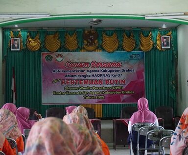 <strong>Meriahkan Peringatan Haornas 2022, DWP Kemenag Brebes&nbsp; Laksanakan Senam Sehat</strong>