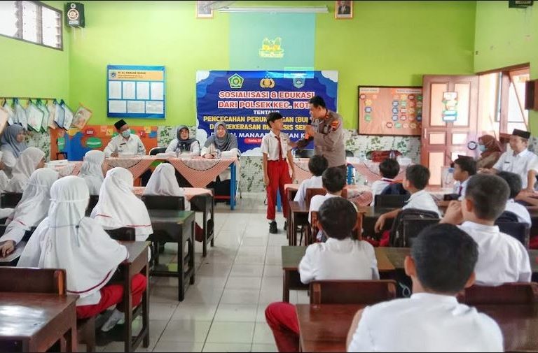 Polsek Kota Kudus Beri Sosialisasi dan Edukasi Bahaya Bullying