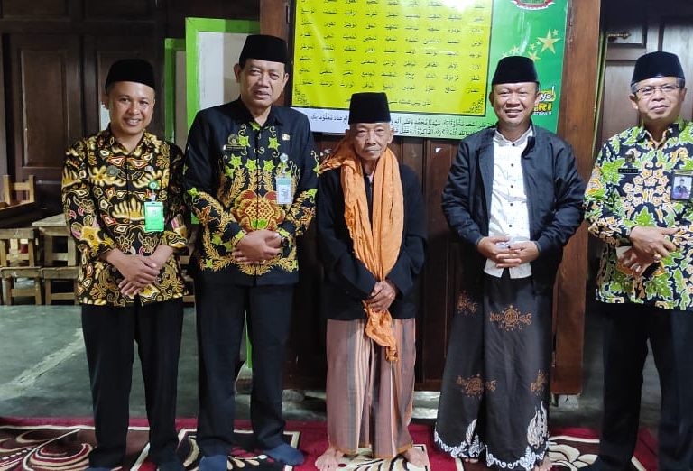 Wisata Religi Maqbarah KH. R. Abdul Fatah Sigedong Makmurkan Syiar Tahfidz Al-Qur’an