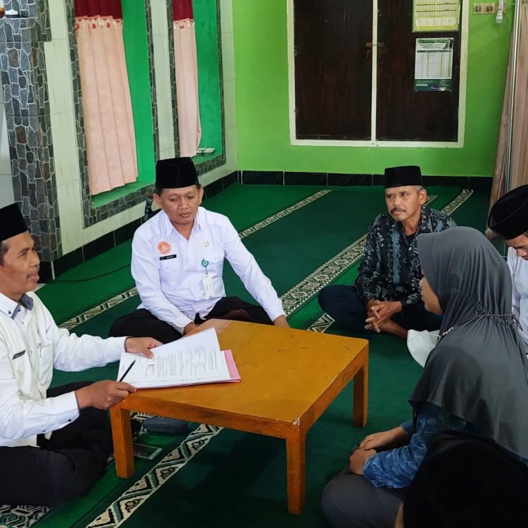 Penyuluh Agama Bimbing Masyarakat Mualaf