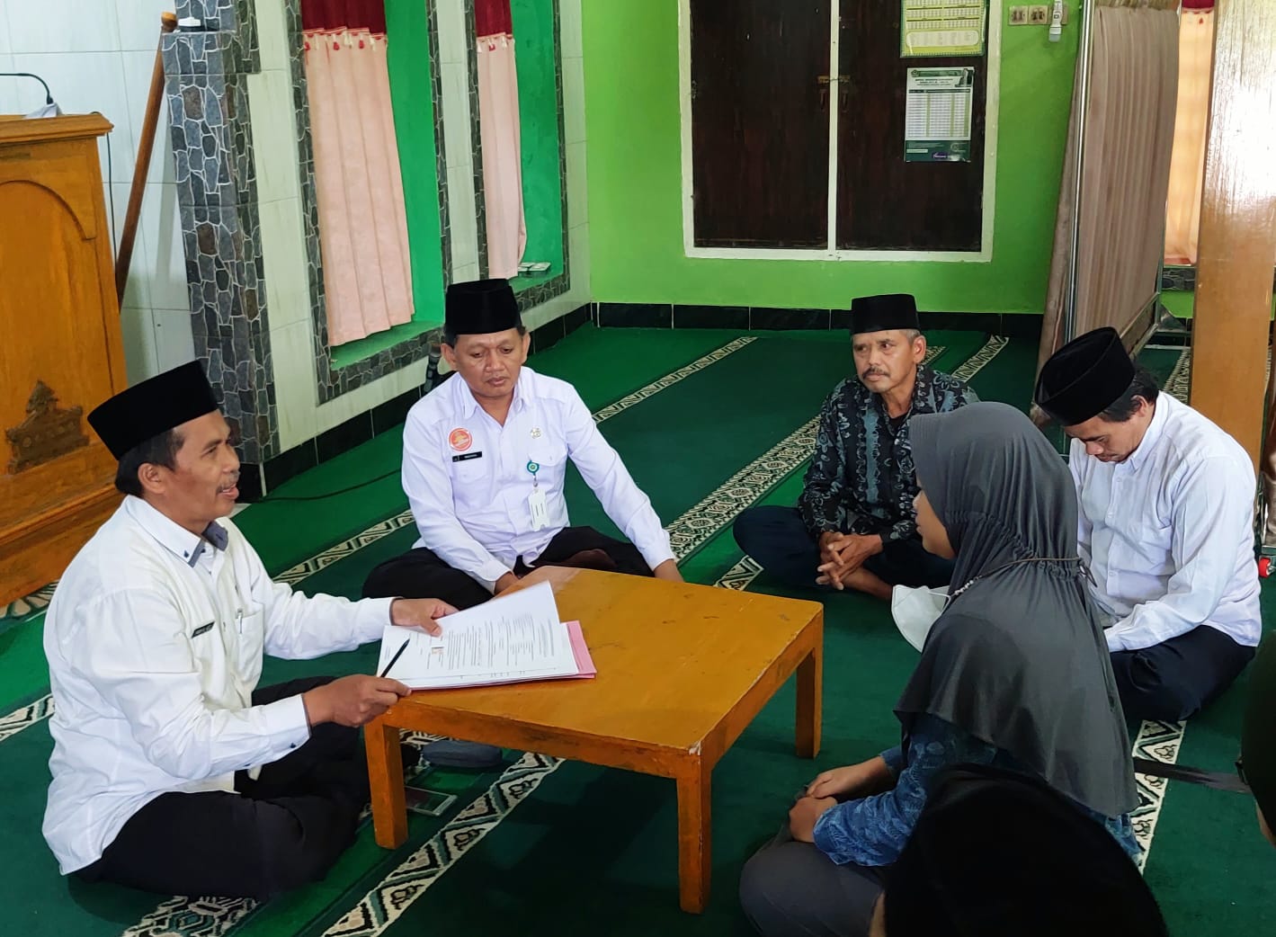 Penyuluh Agama Bimbing Masyarakat Mualaf