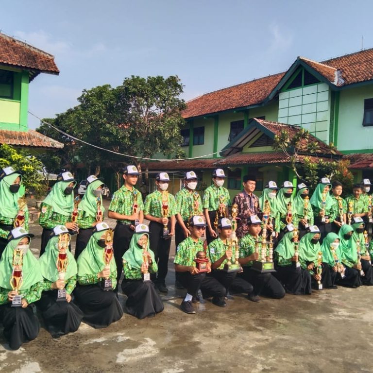 Suasana Haru Warnai Apel Perpisahan Kepala MTsN 1 Kebumen
