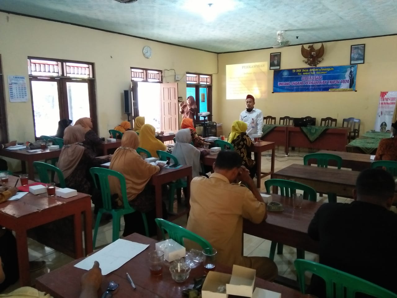 Gandeng PKK Desa Ambarwinangun, Kepala KUA Ambal Sosialisasikan UU Perkawinan