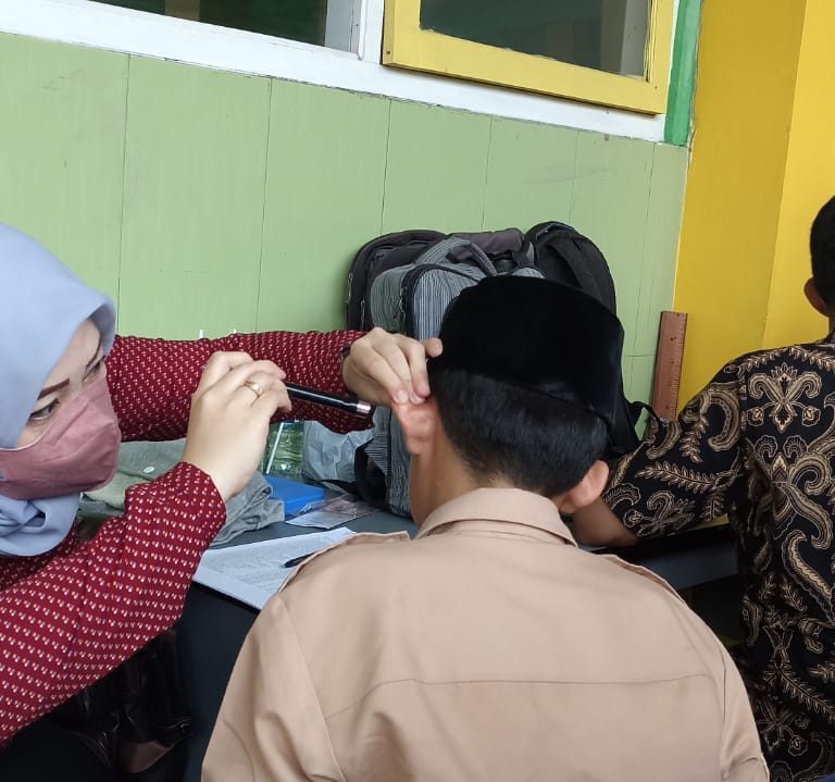 Gandeng Puskesmas Gombong I, MTs Negeri 8 Kebumen Periksa Kesehatan Siswa