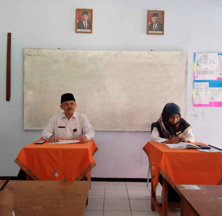 Supervisi, Pengawas Madrasah Sampaikan Refleksi dan Pembinaan Di MIN 3 Kebumen
