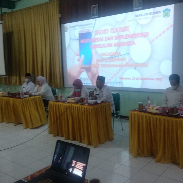 Gandeng BDK Semarang, MAN 2 Kebumen Adakan Short Course Multimedia dan IKM