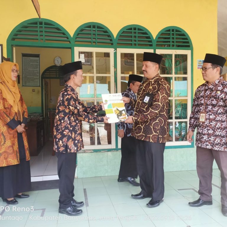 Salurkan Pentasyarufan Untuk Benah Rumah Dan TPQ