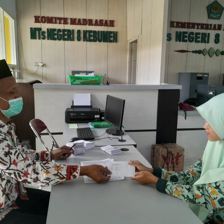 UPZ MTs Negeri 8 Kebumen Tasyarufkan Zakat Profesi ASN