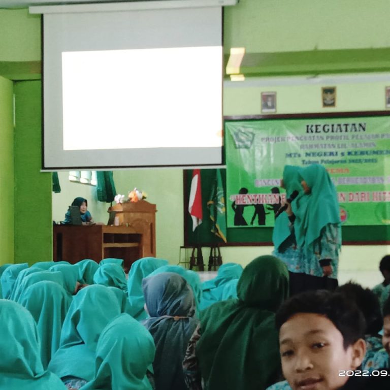 Latihan Presentasi, Peserta Didik MTsN 5 Kebumen Bicara Tentang Perundungan