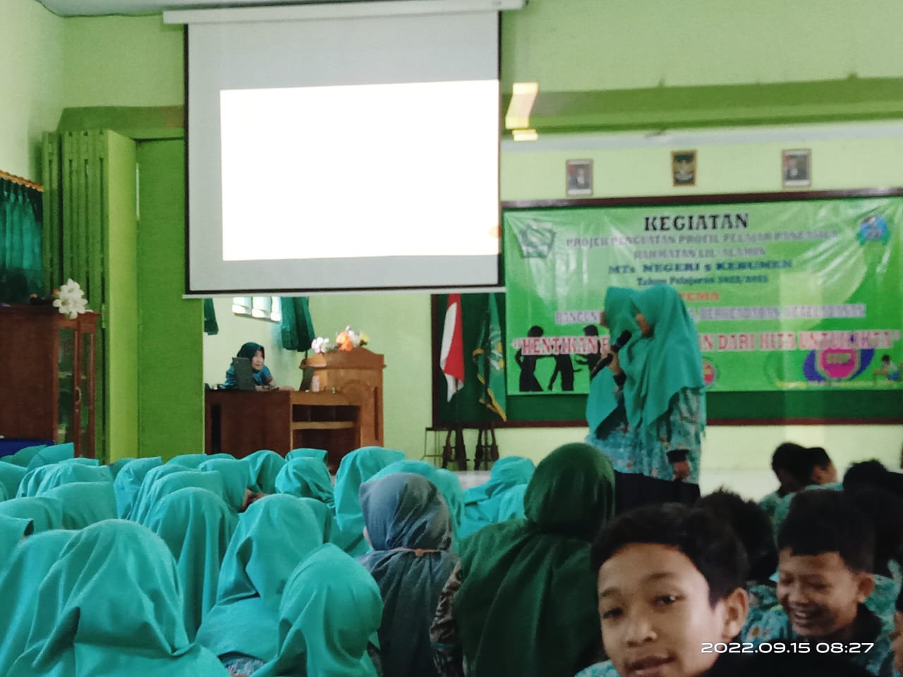 Latihan Presentasi, Peserta Didik MTsN 5 Kebumen Bicara Tentang Perundungan