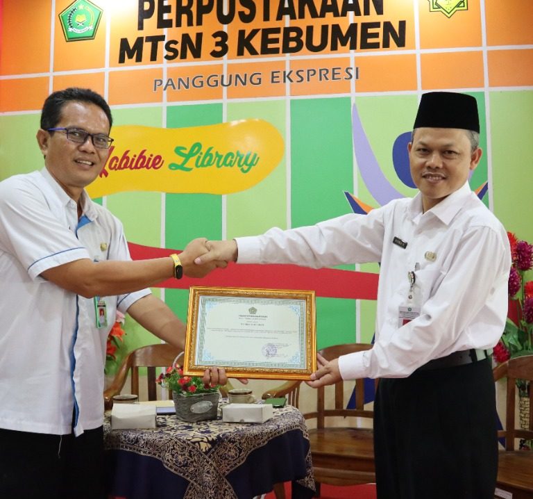 MTsN 3 Kebumen Terima Kunjungan Studi Terap Perpustakaan MTsN 8 Kebumen