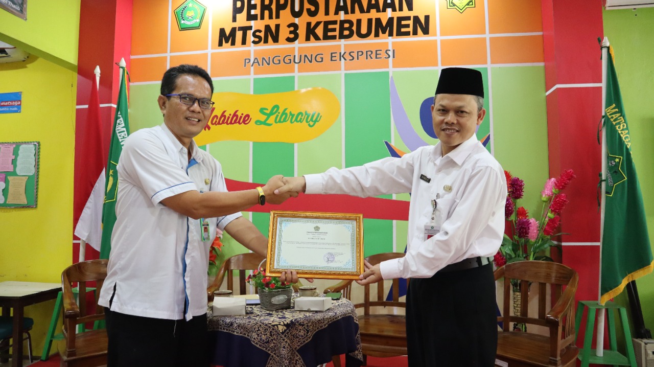 MTsN 3 Kebumen Terima Kunjungan Studi Terap Perpustakaan MTsN 8 Kebumen