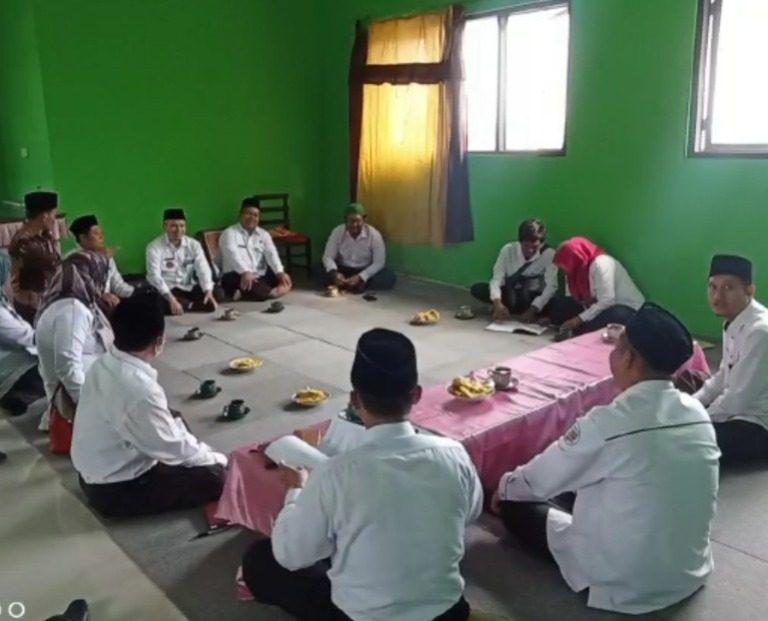 Tim Evaluasi Revitalisasi KUA Kanwil Lakukan Kunjungan di KUA Mojotengah