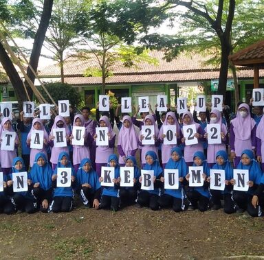 Peringati World Cleanup Day, MTs Negeri 3 Kebumen Adakan Kerja Bakti Pemilahan Sampah