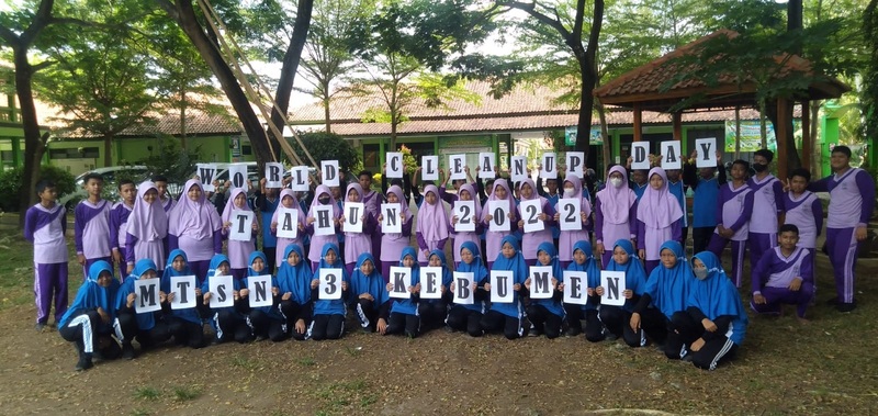 Peringati World Cleanup Day, MTs Negeri 3 Kebumen Adakan Kerja Bakti Pemilahan Sampah