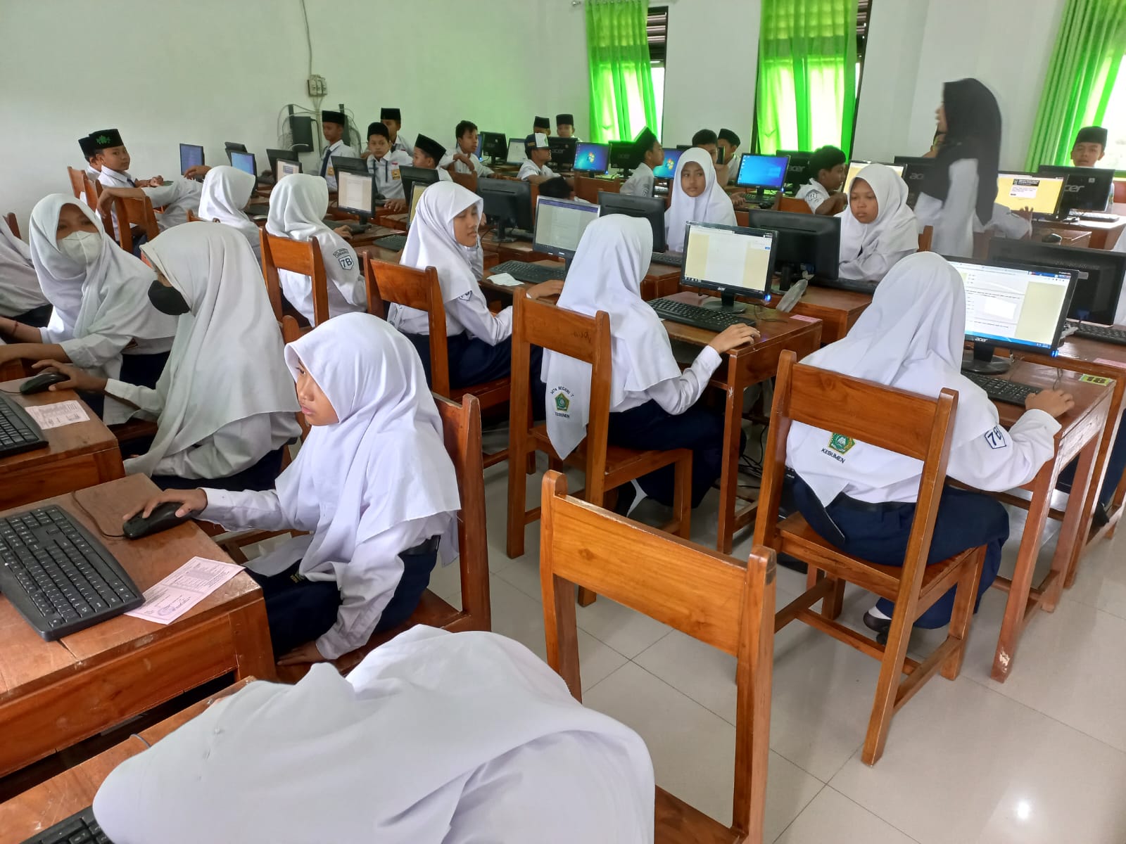 PTS Di MTsN 7 Kebumen Dilaksanakan Secara On Line Menggunakan Exambroser