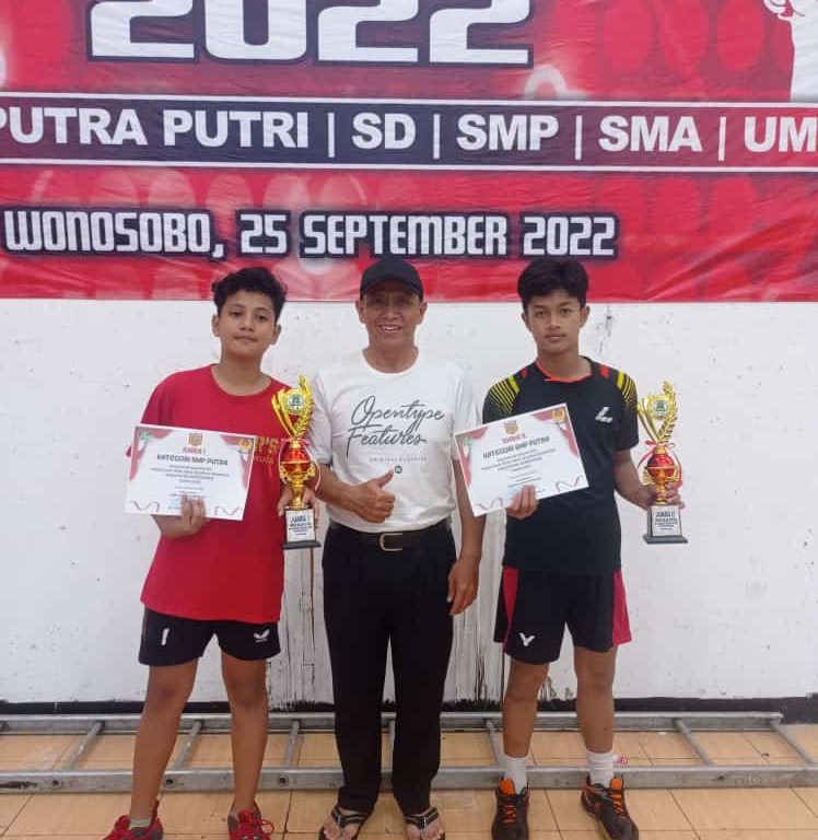 Sengit, Dua Siswa Berbendera MTs N 1 Wonosobo Beradu Dalam Final Kejurkab Tenis Meja 2022