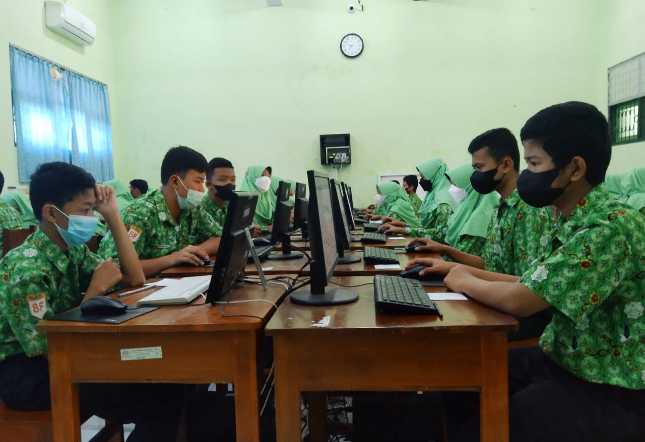 Piloting  AKMI 2022 di MTsN 1 Kebumen Berlangsung Tertib dan Lancar