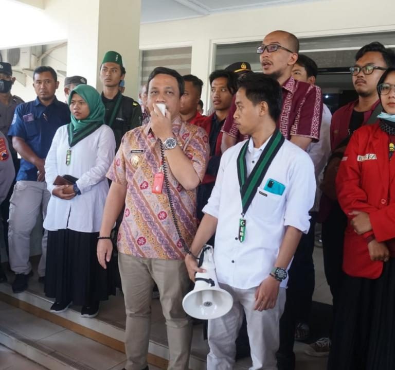 Mahasiswa sebagai Agent of Change Menyampaikan Kritik, Saran, dan Masukan Kepada Pemerintah