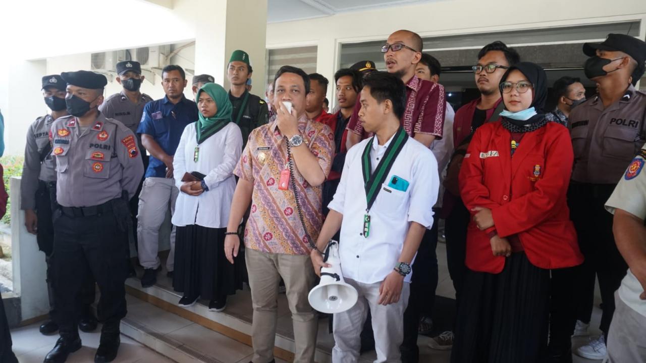Mahasiswa sebagai Agent of Change Menyampaikan Kritik, Saran, dan Masukan Kepada Pemerintah