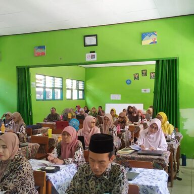 MTsN 1 Rembang Adakan Pelatihan Kurikulum Merdeka