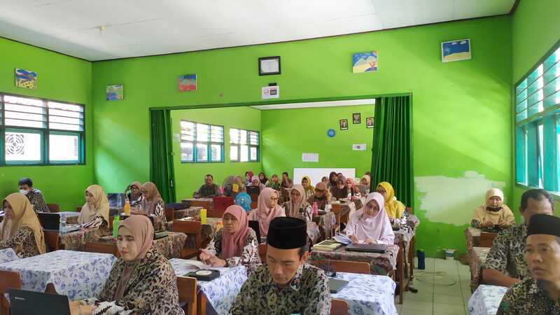 MTsN 1 Rembang Adakan Pelatihan Kurikulum Merdeka