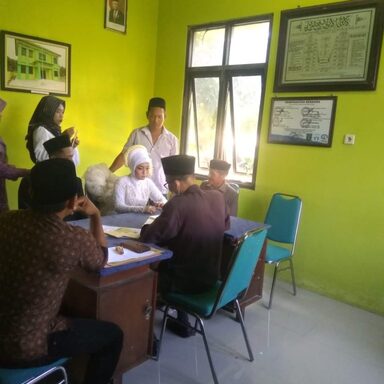 Mantan Terindah Bantu Urus Data Nikah Pasangan Disabilitas Ini