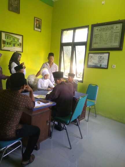 Mantan Terindah Bantu Urus Data Nikah Pasangan Disabilitas Ini