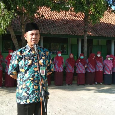 Awali Tugas, Khoiron Lakukan Taaruf dengan Guru dan Karyawan MAN 1 Rembang
