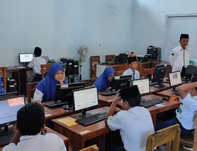 50 Siswa MTsN 3 Rembang Ikuti ANBK di Kelas Darurat