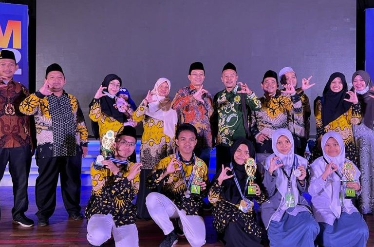 Siswa MAN IC Kota Pekalongan Raih Medali KSM dan MYRES 2022