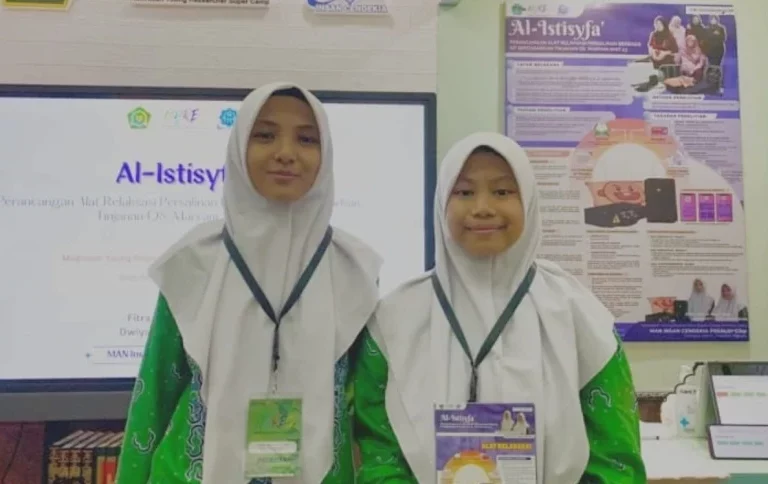 Siswi MAN Insan Cendekia Kota Pekalongan Rancang Alat Relaksasi Persalinan