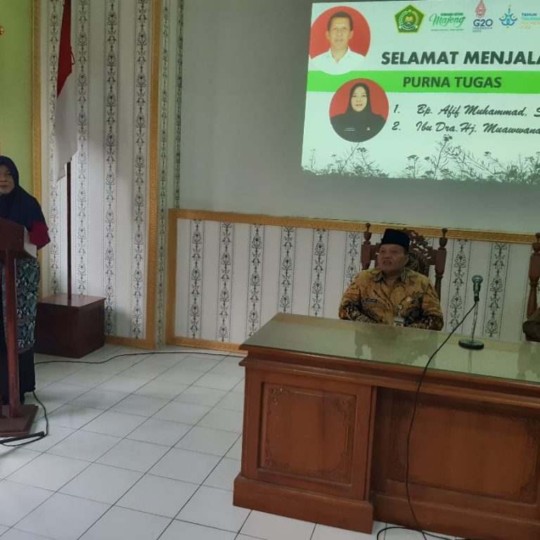 Sofia Nur Berikan Apresiasi Bagi Dua ASN Yang Memasuki Purna Tugas