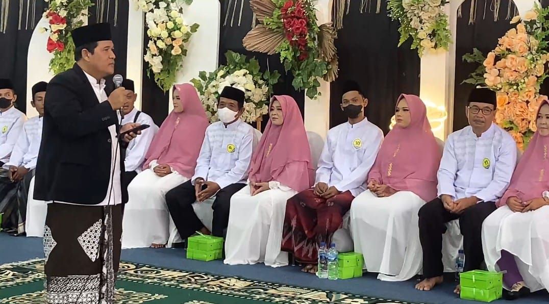20 Pasang Pengantin Ikut Nikah Maulid di Kanzus Sholawat Pekalongan