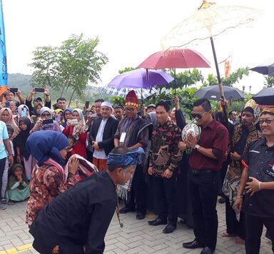 WOW..Momen Hari Santri 2020 : Daud “Cino” Jordan Hadir di Pesantren Ekowisata Mubarokul Ulum Brebes
